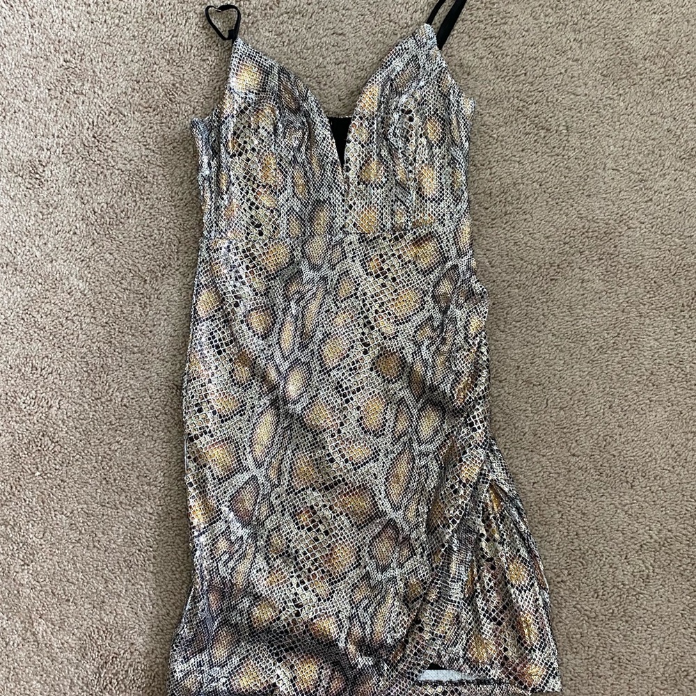 V- cut neck. Size: small